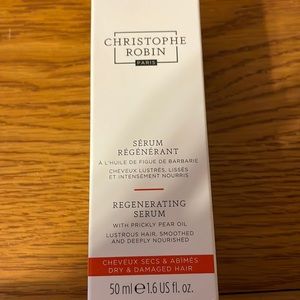 Christophe Robin
Regenerating Serum with Prickly
Pear Oil New